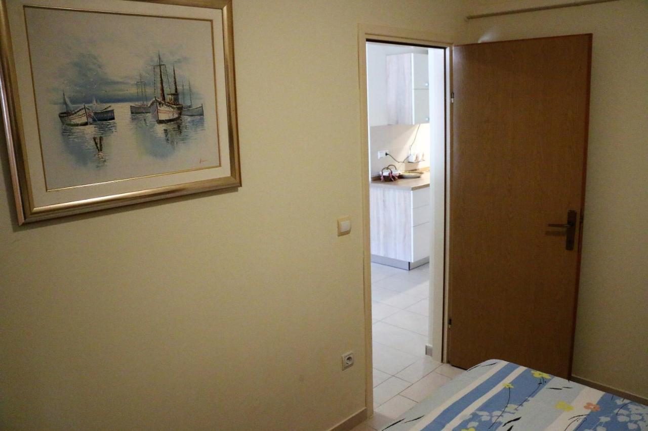 Apartments Vir Delfin Bagian luar foto