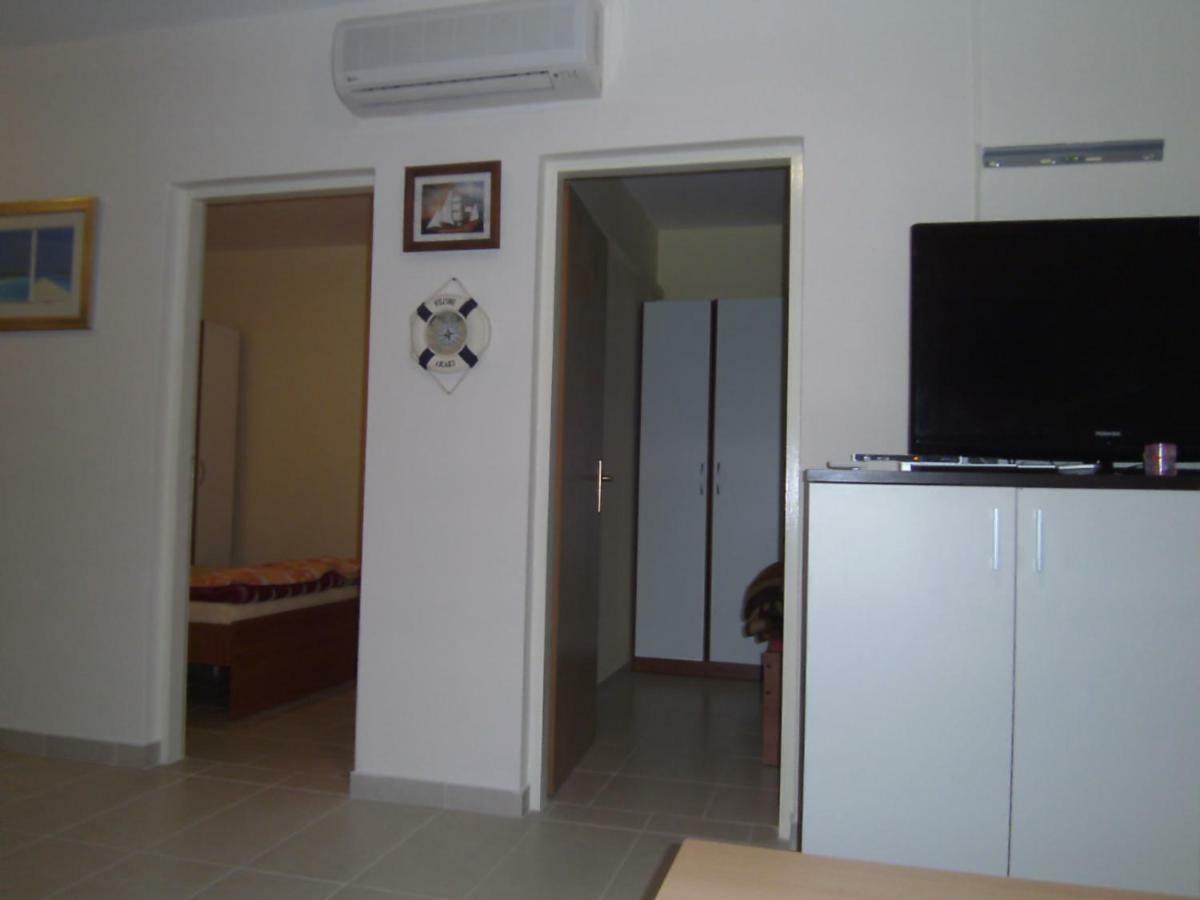 Apartments Vir Delfin Bagian luar foto
