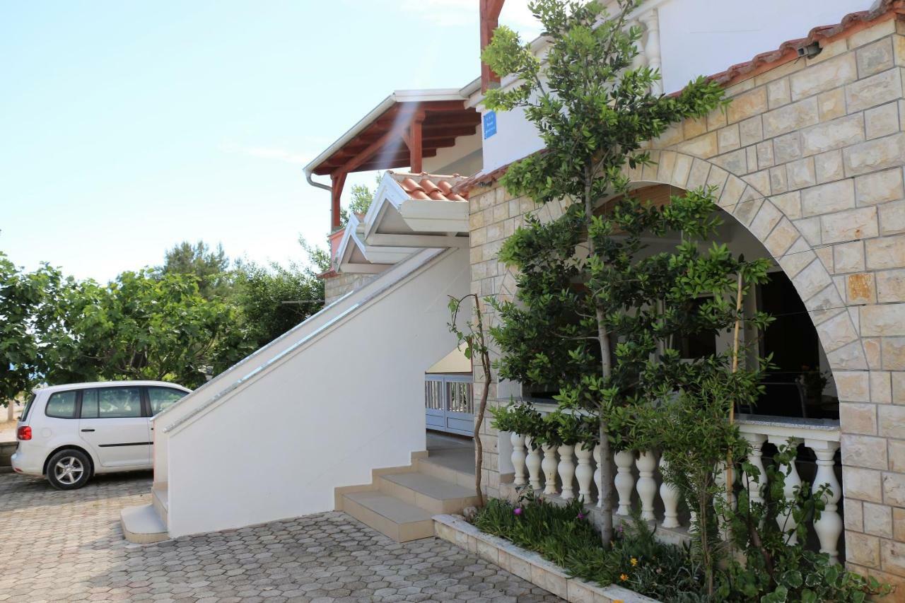 Apartments Vir Delfin Bagian luar foto