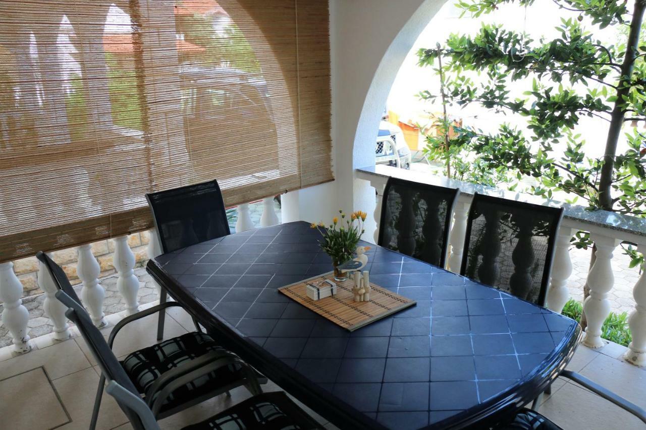 Apartments Vir Delfin Bagian luar foto