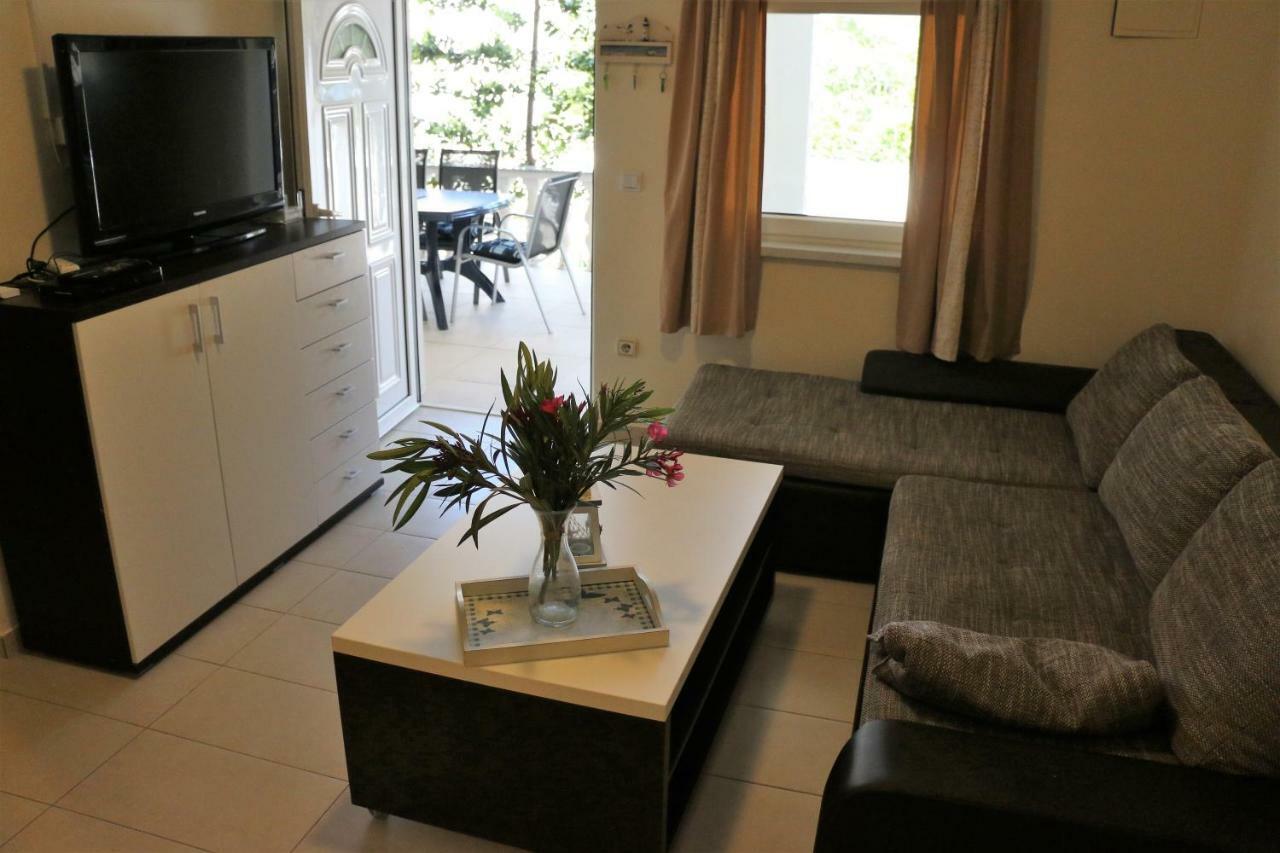 Apartments Vir Delfin Bagian luar foto