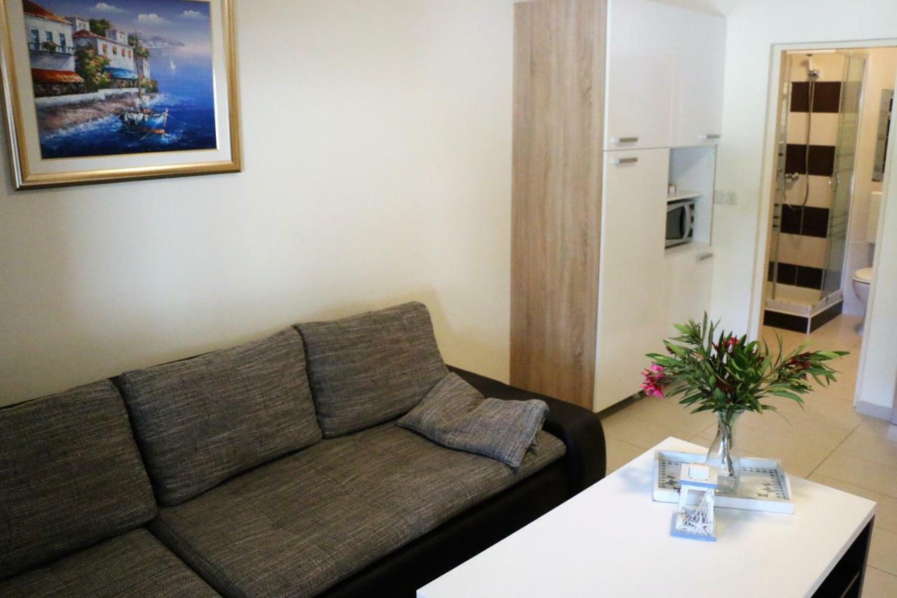 Apartments Vir Delfin Bagian luar foto