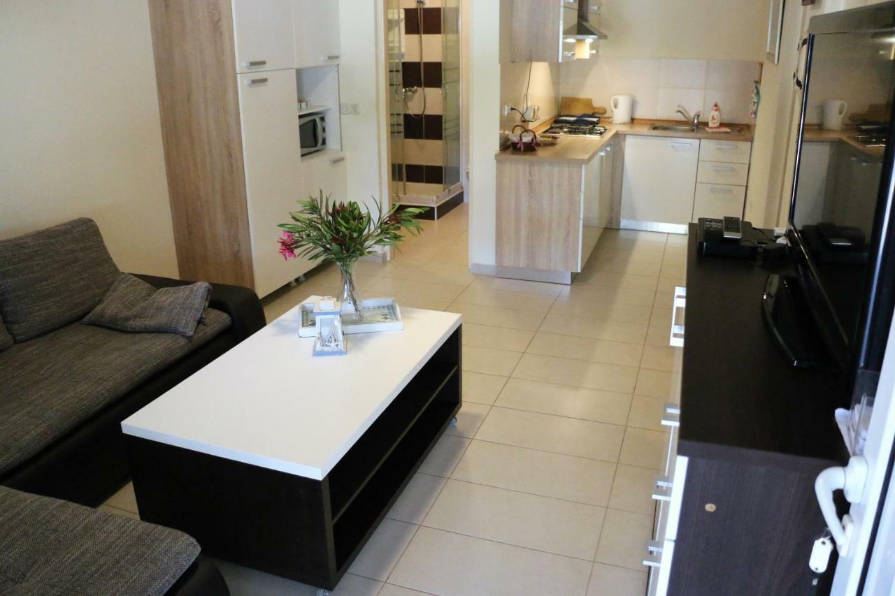 Apartments Vir Delfin Bagian luar foto