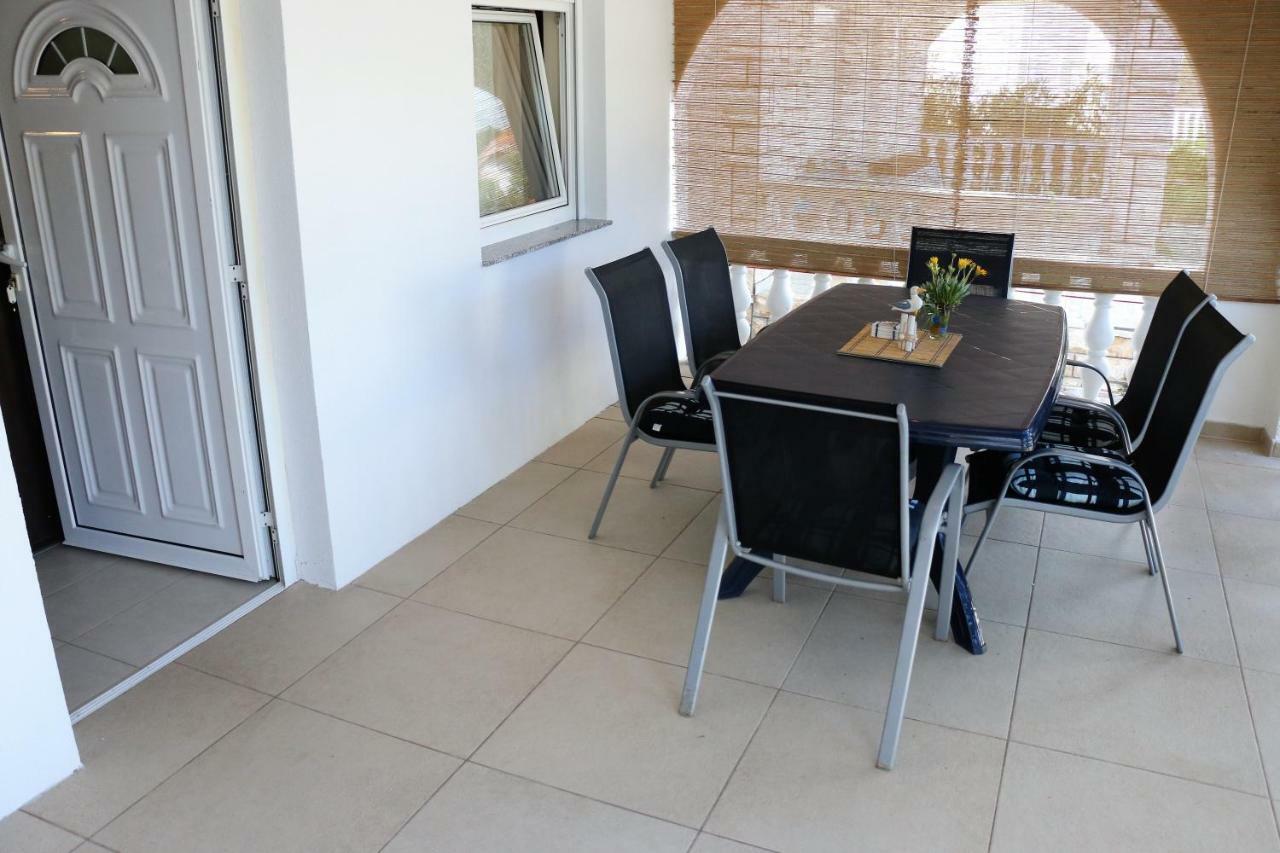 Apartments Vir Delfin Bagian luar foto